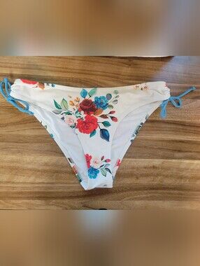 Cupshe White Floral Tie-Side Cheeky Bottoms with Red & Blue Flowers